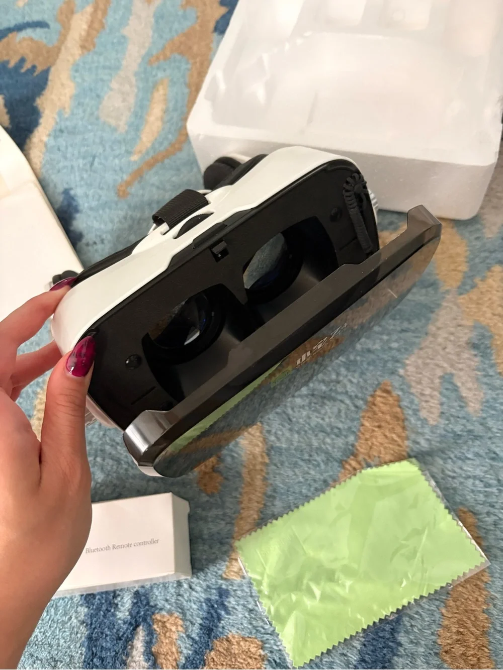 Xiaozhai Z4 Virtual Reality VR Glasses Headset with Bluetooth Remote